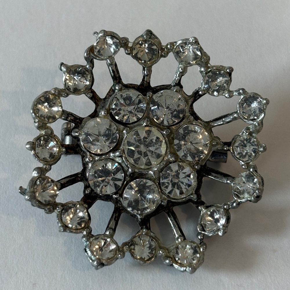 Vintage 1950s Clear Rhinestone Snowflake Brooch – Silver Tone